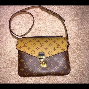 Louis Vuitton Pochette Metis Reverse Monogram